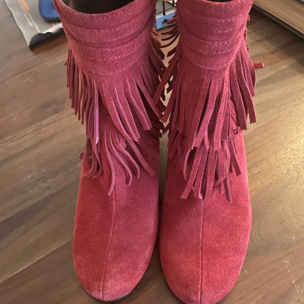 Size 7 slightly worn red suede boots